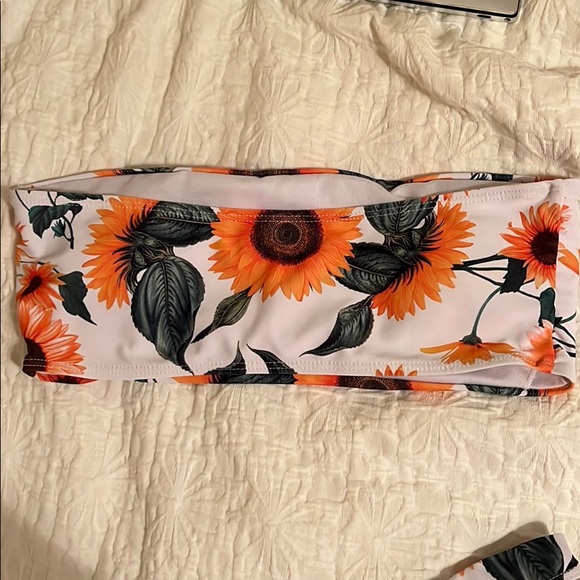 Bikini - Picture 3 of 3